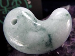 翡翠(硬玉)勾玉