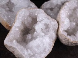 モロッコ産ジオード【晶洞】水晶原石