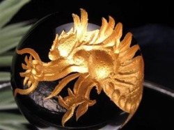 五本爪龍彫りオブシディアン丸玉置物