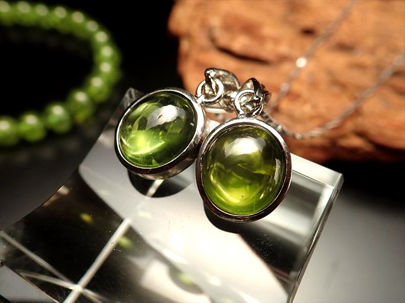 ◇極上質ストーン使用◇お値打ち価格◇ぷっくりオーバル型◇ペリドット
