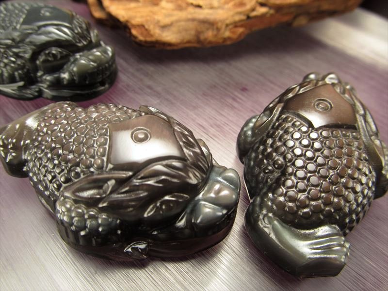 ◇銭蛙◇財を集めるカエル◇お守りとしても◇レインボー