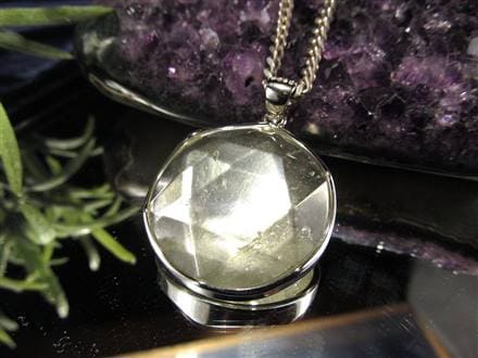 リビアングラス 六芒星 ペンダント アクセサリー 隕石