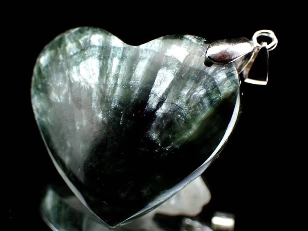 セラフィナイト 斜緑泥石 ハート ペンダントトップ クリノクロア