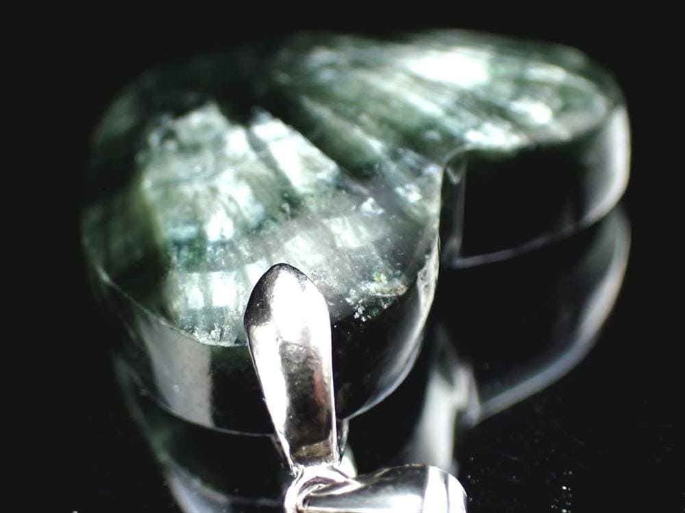 セラフィナイト 斜緑泥石 ハート ペンダントトップ クリノクロア