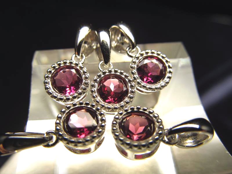 ロードライトガーネットペンダント