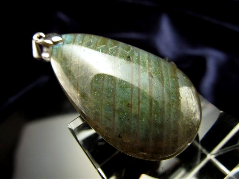 ストライプレインボーシラーラブラドライト