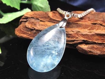 アクアマリン ペンダントトップ Silver925 ドロップ型 3月の誕生石 幸せな結婚』の象徴