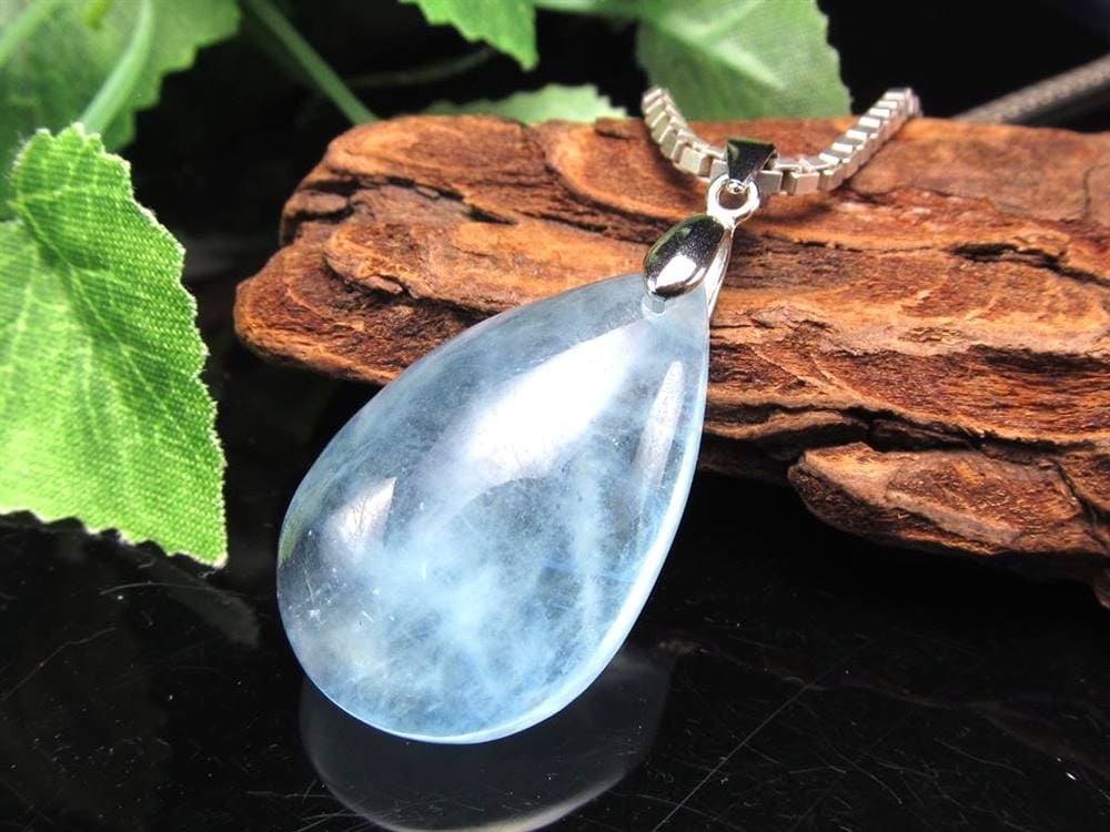 アクアマリン ペンダントトップ Silver925 ドロップ型 3月の誕生石 幸せな結婚』の象徴