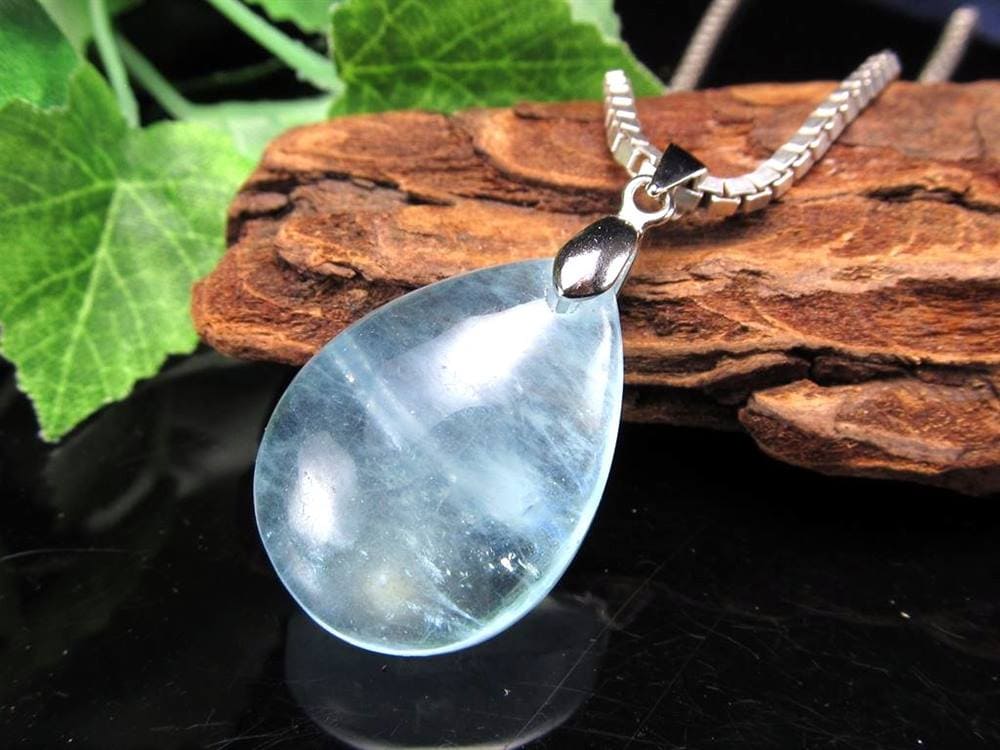 アクアマリン ペンダントトップ Silver925 ドロップ型 3月の誕生石 幸せな結婚』の象徴