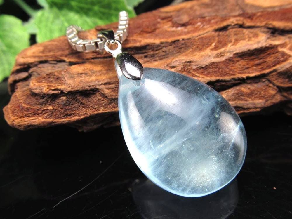 アクアマリン ペンダントトップ Silver925 ドロップ型 3月の誕生石 幸せな結婚』の象徴