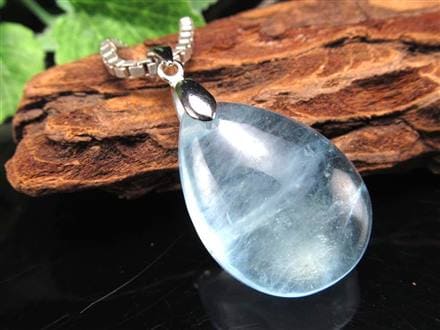 アクアマリン ペンダントトップ Silver925 ドロップ型 3月の誕生石 幸せな結婚』の象徴