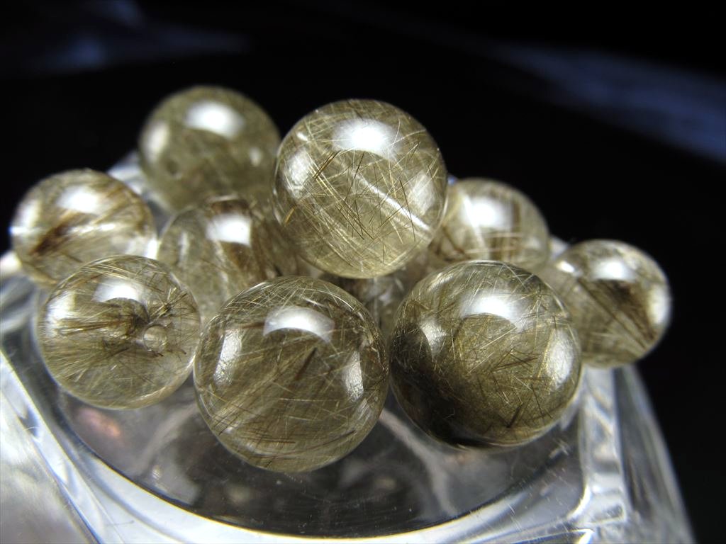 究極品質　超希少幻の逸品　オーセンティック　虹のブラックルチル　二酸化チタン針 希少品質且つサイズ/色味が明るい/超入手困難/綺麗なフラワー
