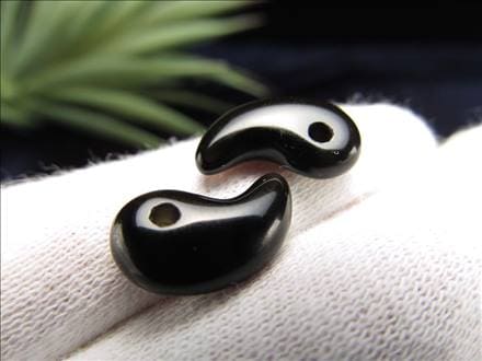 オニキス 勾玉 まがたま お守り ブラジル産