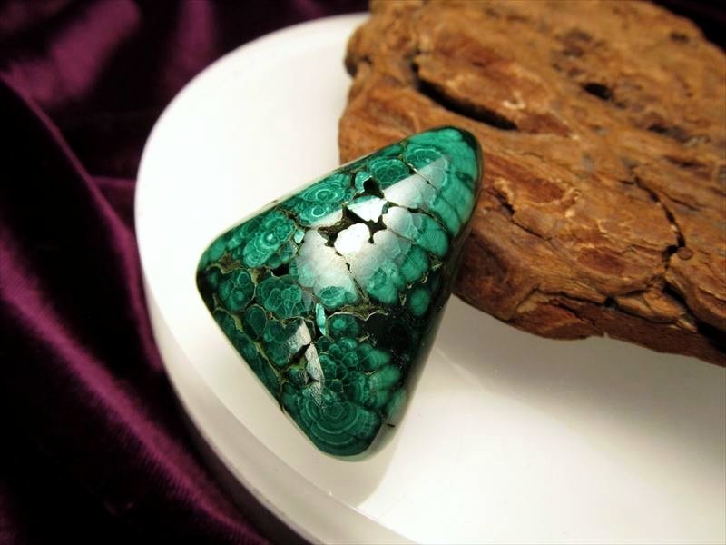 ☆激安！肉厚タンブル☆美グリーンマーブル☆魔除け・肉体と精神を癒す