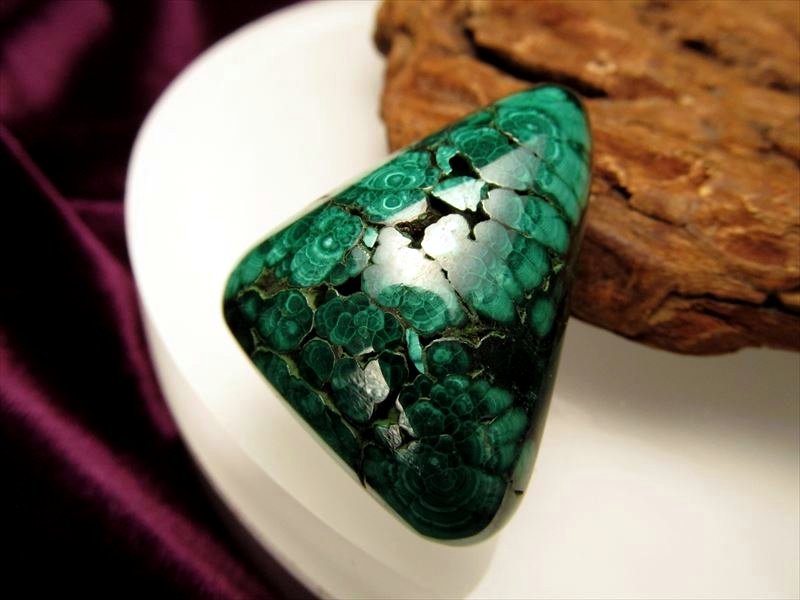 ☆激安！肉厚タンブル☆美グリーンマーブル☆魔除け・肉体と精神を癒す