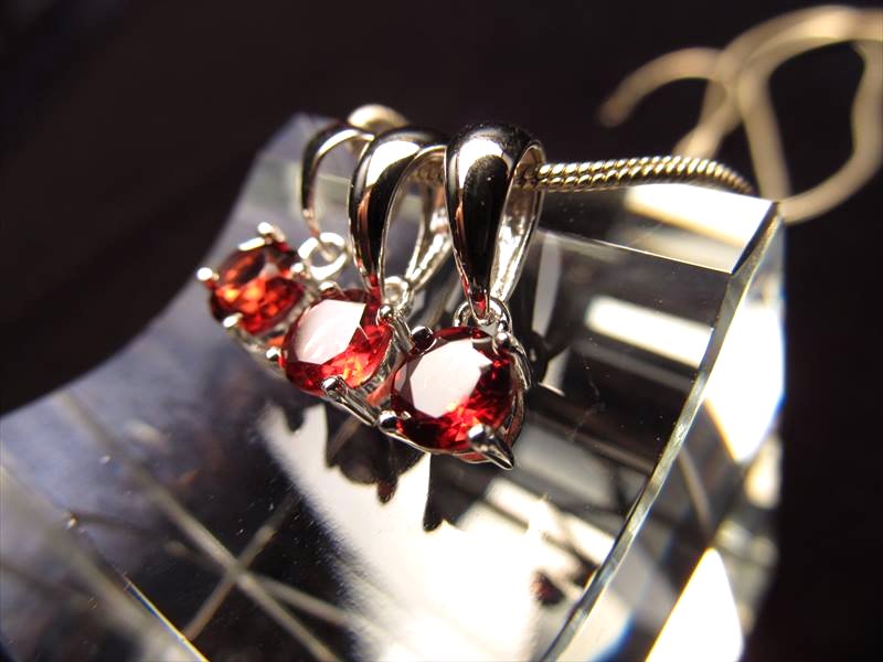 ガーネットラウンドカットPT