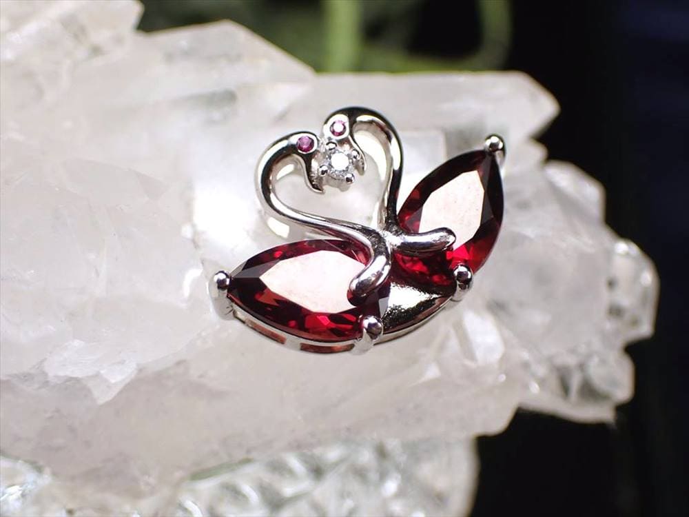 アルマンダインガーネット ペンダントトップ Silver925 ジルコニア装飾 ガーネット