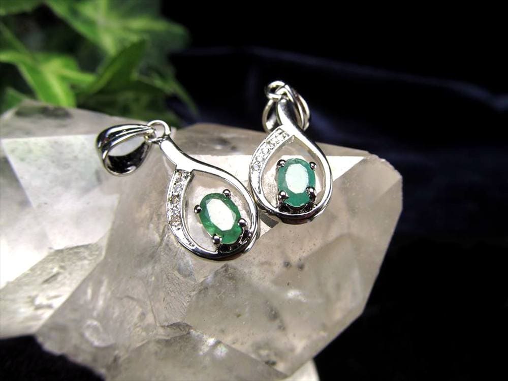 エメラルド 宝石 5月の誕生石 ペンダント アクセサリー