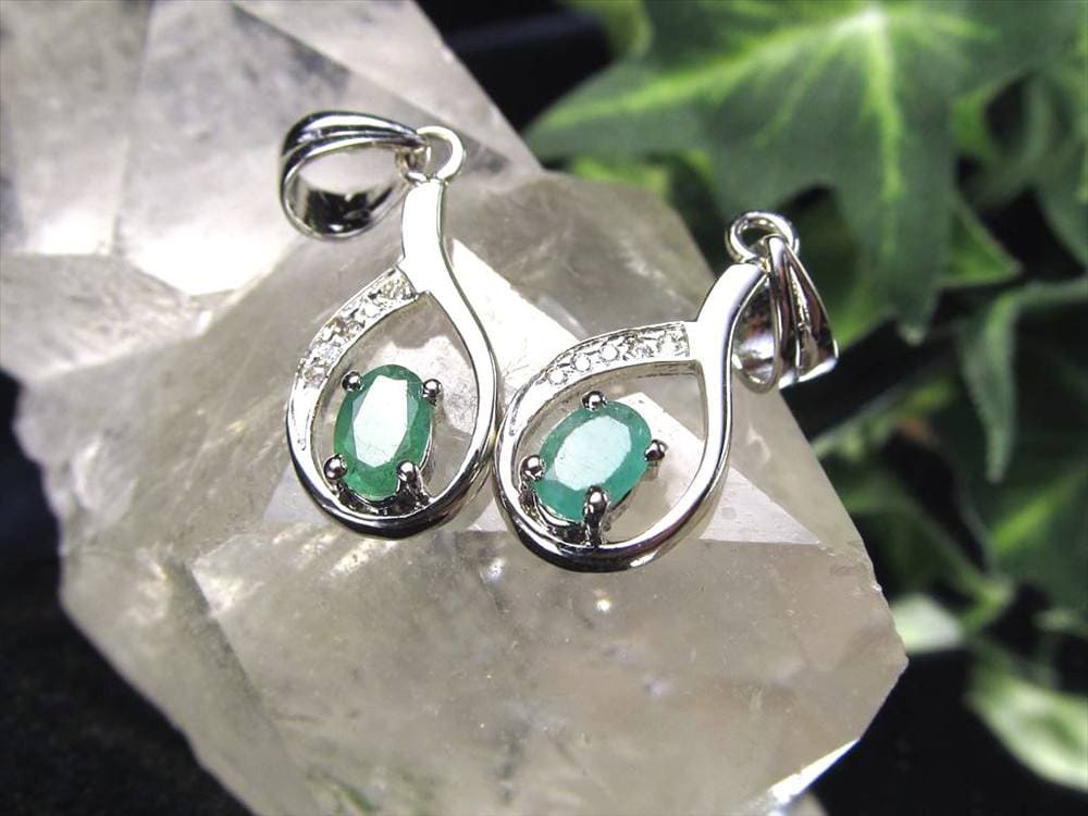 エメラルド 宝石 5月の誕生石 ペンダント アクセサリー