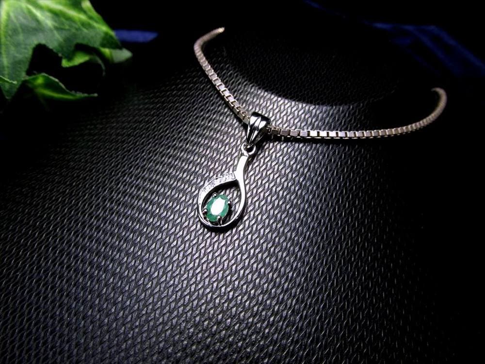 エメラルド 宝石 5月の誕生石 ペンダント アクセサリー