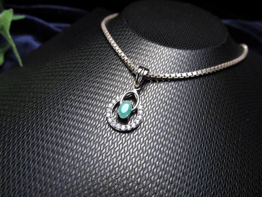 エメラルド 宝石 5月の誕生石 ペンダント アクセサリー