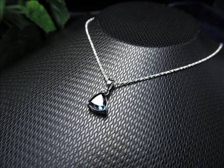 ロンドンブルー トパーズ ペンダントトップ カット インディゴブルー 11月の誕生石