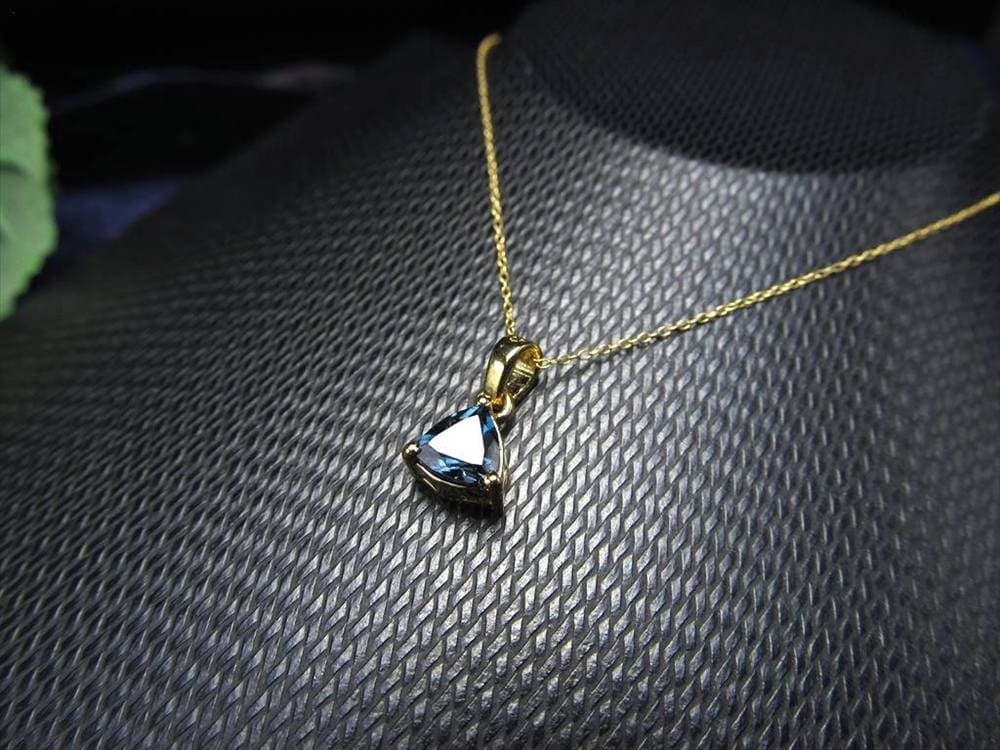 ロンドンブルー トパーズ ペンダントトップ カット インディゴブルー 11月の誕生石