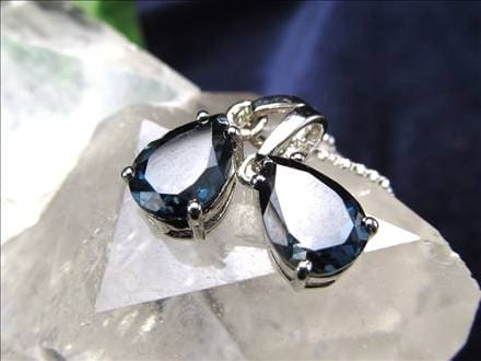 ロンドンブルー トパーズ ペンダントトップ カット インディゴブルー 11月の誕生石