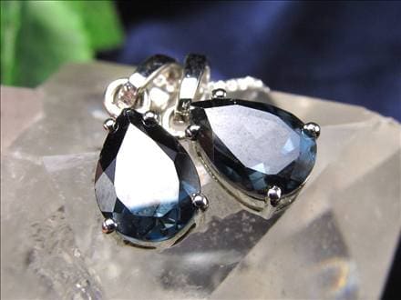 ロンドンブルー トパーズ ペンダントトップ カット インディゴブルー 11月の誕生石