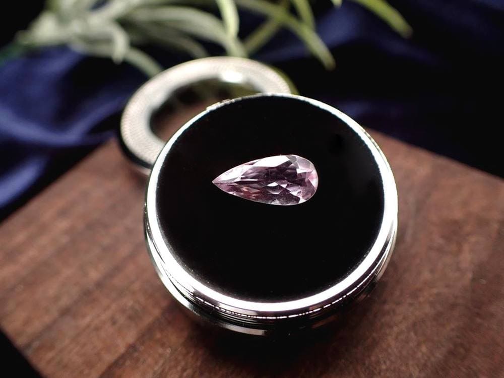 ロンドンブルートパーズ 宝石ルース オーバルカット インディゴブルー ブラジル産