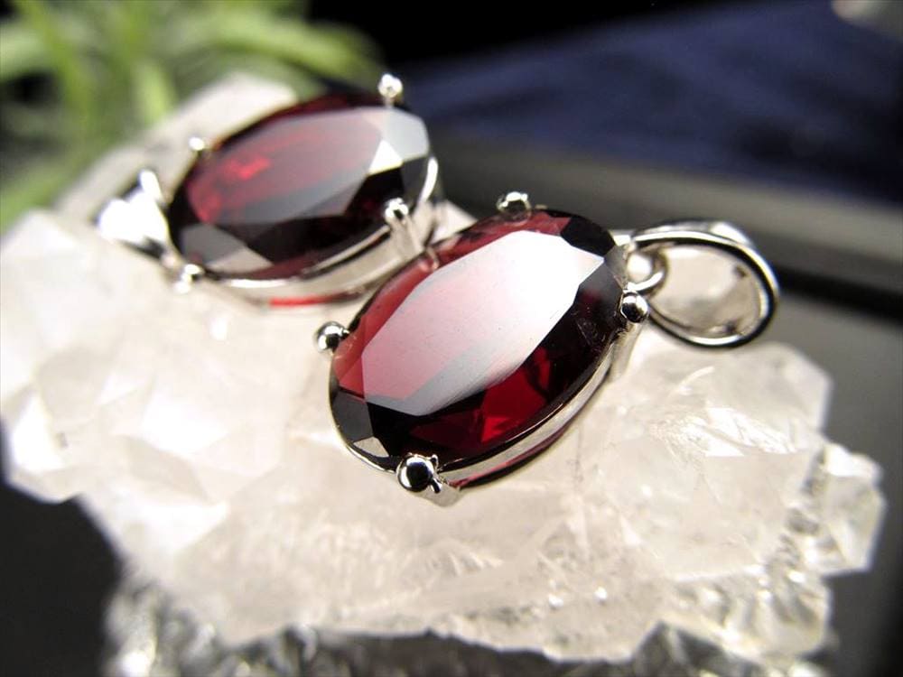 ペンダントトップ ペンダント アクセサリー 誕生石 ガーネット アルマンダイン