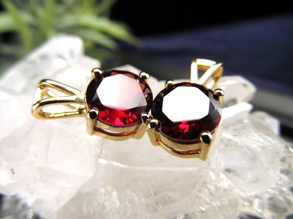 ペンダントトップ ペンダント アクセサリー 誕生石 ガーネット アルマンダイン