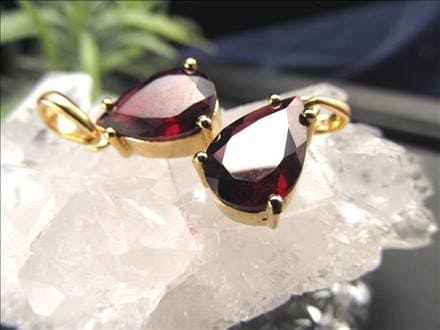 ペンダントトップ ペンダント アクセサリー 誕生石 ガーネット アルマンダイン
