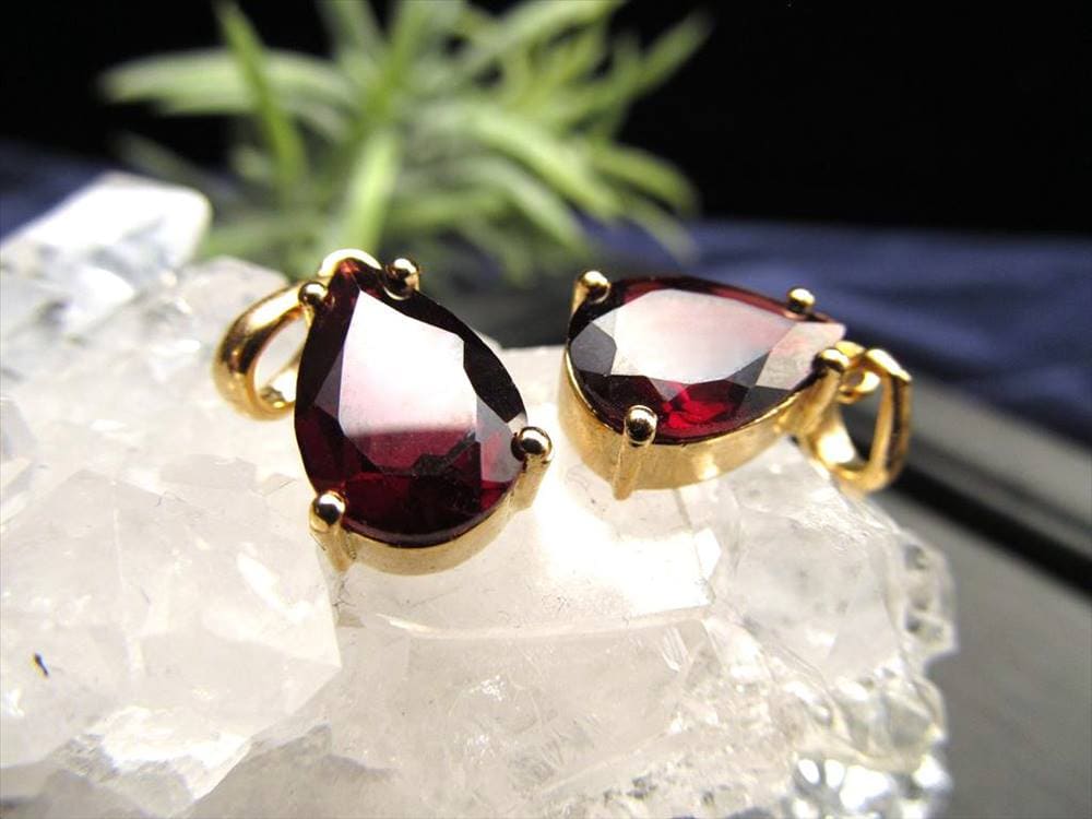 ペンダントトップ ペンダント アクセサリー 誕生石 ガーネット アルマンダイン