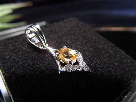 インペリアルトパーズ ペンダントトップ Silver925 トパーズ トパーズの王様