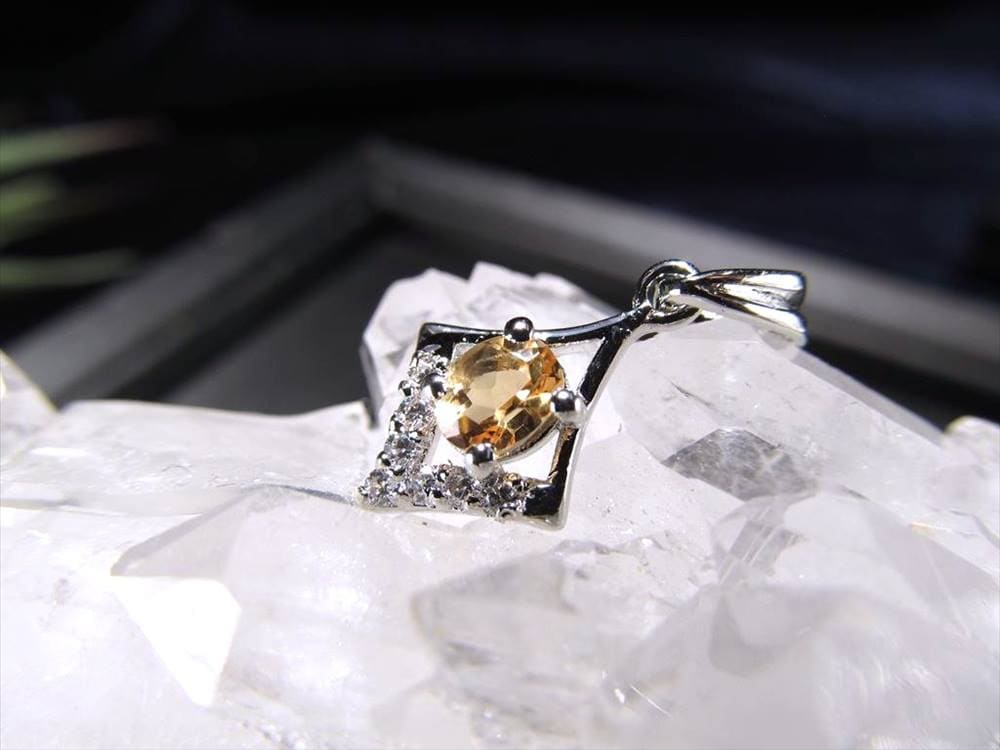 インペリアルトパーズ ペンダントトップ Silver925 トパーズ トパーズの王様