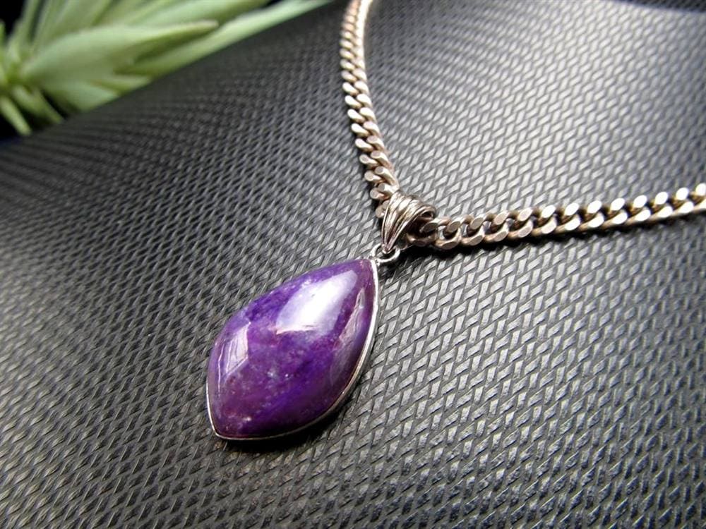 スギライト 杉石 ペンダントトップ 世界三大ヒーリングストーン Silver925