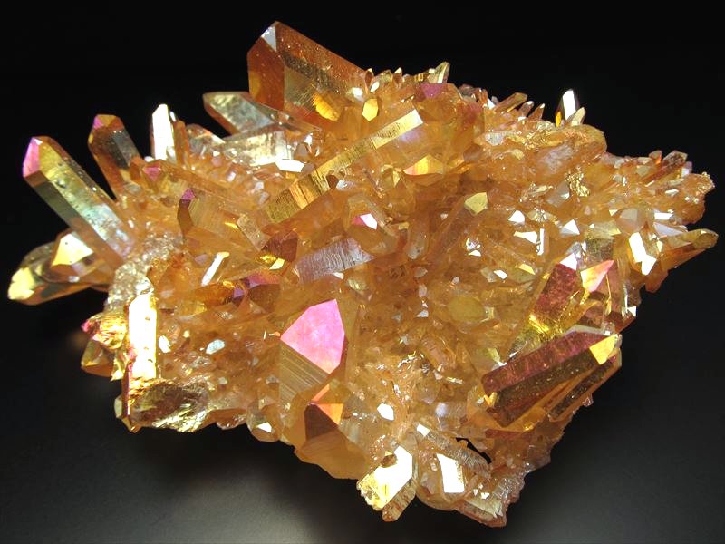 ☆本場アメリカのオーラ水晶入荷！！☆虹色に輝くゴールドカラー