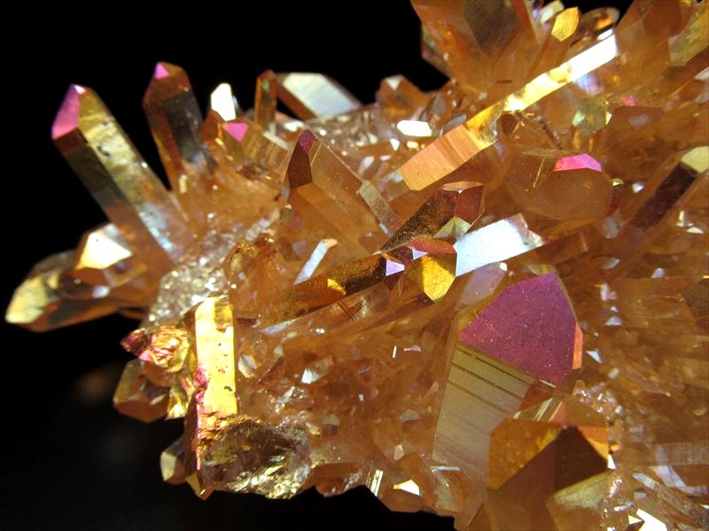 ☆本場アメリカのオーラ水晶入荷！！☆虹色に輝くゴールドカラー