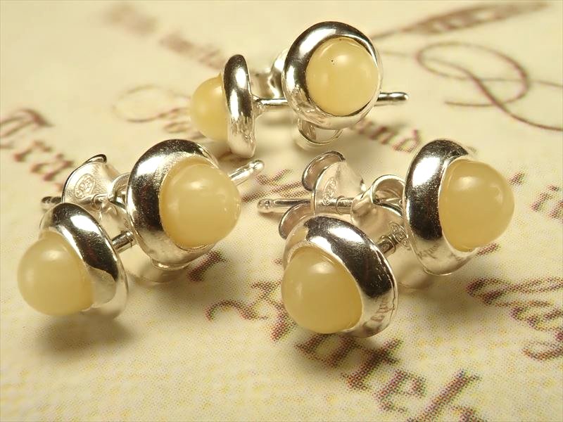 アンバーピアス