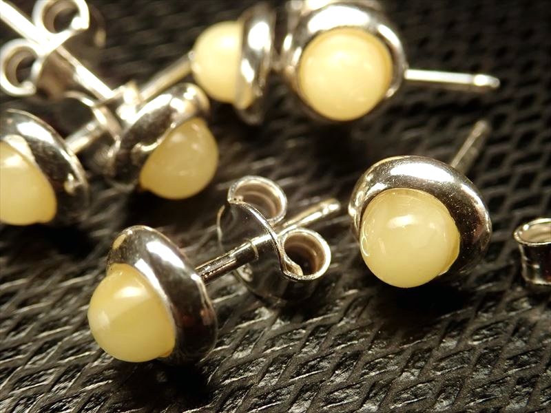 蜜蝋琥珀（ロイヤルアンバー）？ 三連ネックレス＆ペンダント by 