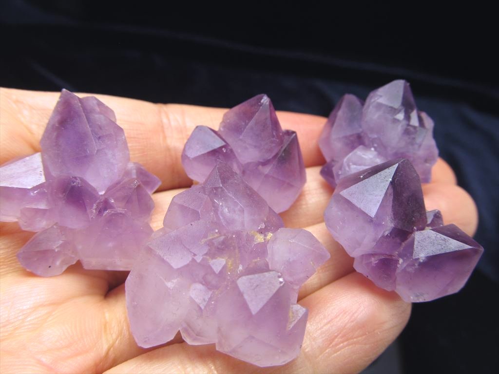 250g★特選NEW★愛の守護石♡【ラベンダーアメジスト『紫水晶』結晶】❤️ ◇優雅な淡いパープルカラー◇磨りガラスのようなマットな質感