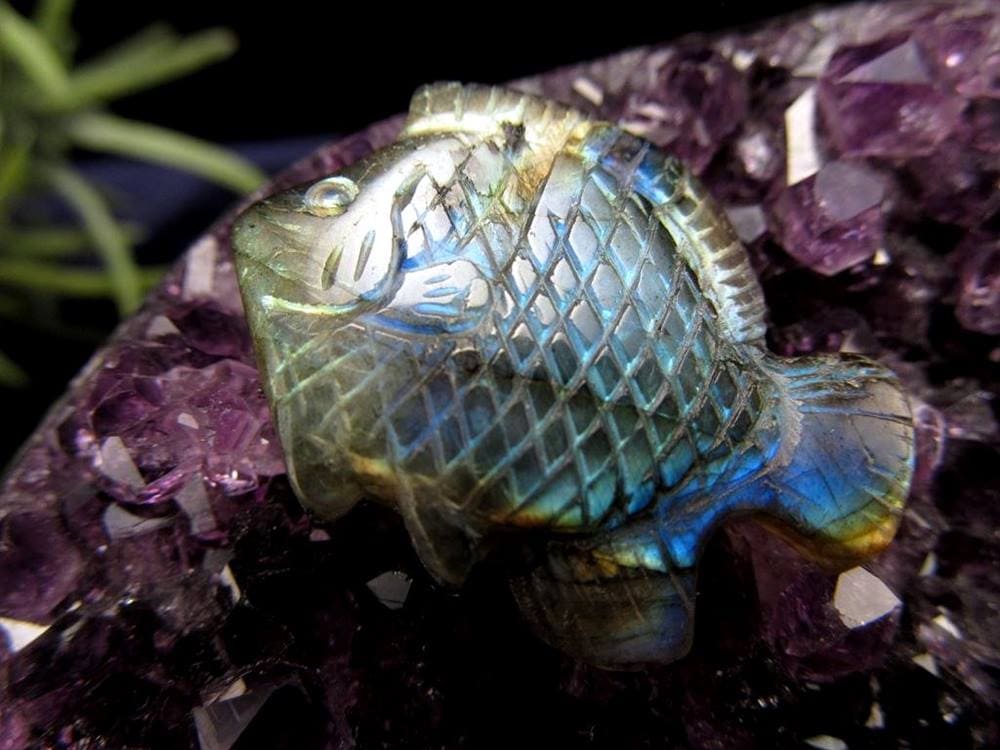 ディスカス 置物 ラブラドライト 熱帯魚の王様 彫刻