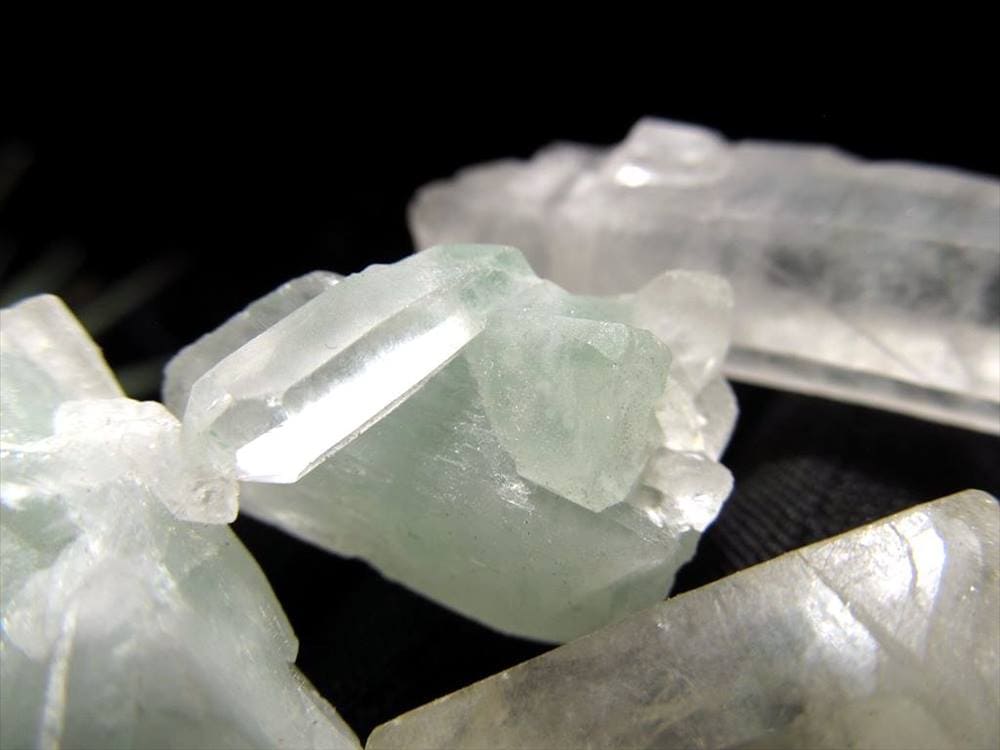 エメラルドグリーンファントム タンブル 握り石 詰め合わせ 磨き石