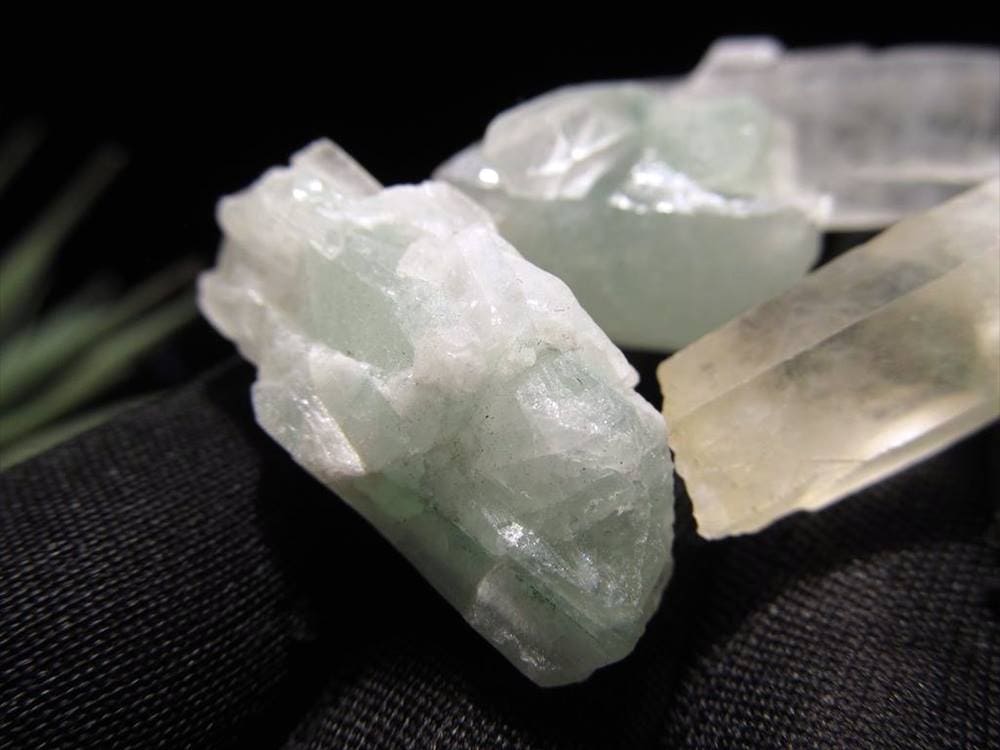 エメラルドグリーンファントム タンブル 握り石 詰め合わせ 磨き石