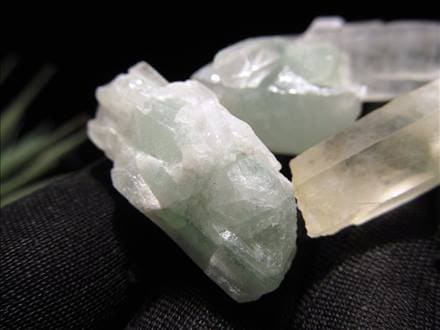 エメラルドグリーンファントム タンブル 握り石 詰め合わせ 磨き石