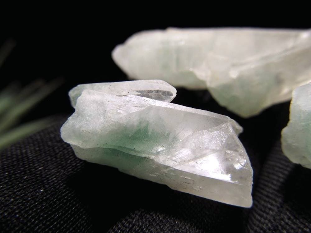 エメラルドグリーンファントム タンブル 握り石 詰め合わせ 磨き石