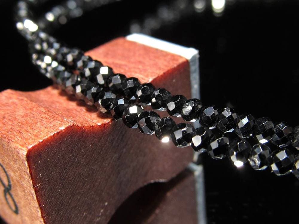 ボタンカット 8月の誕生石 ブラックスピネル 尖晶石 ネックレス