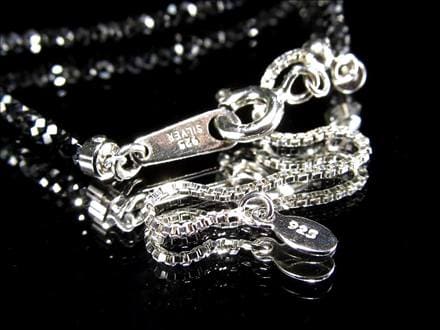 ボタンカット 8月の誕生石 ブラックスピネル 尖晶石 ネックレス