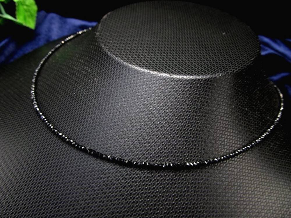 ボタンカット 8月の誕生石 ブラックスピネル 尖晶石 ネックレス